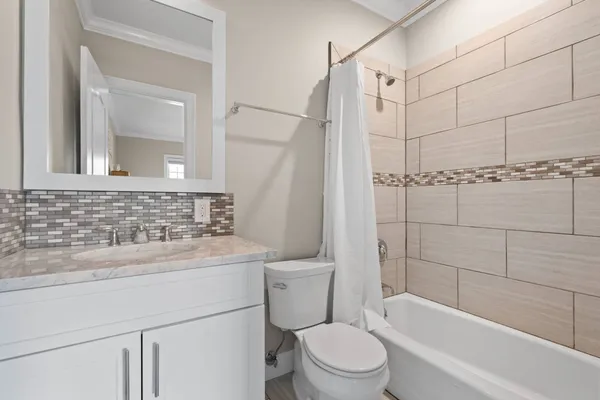 $90,000 | 490 Montauk Highway, Southampton, NY 11968