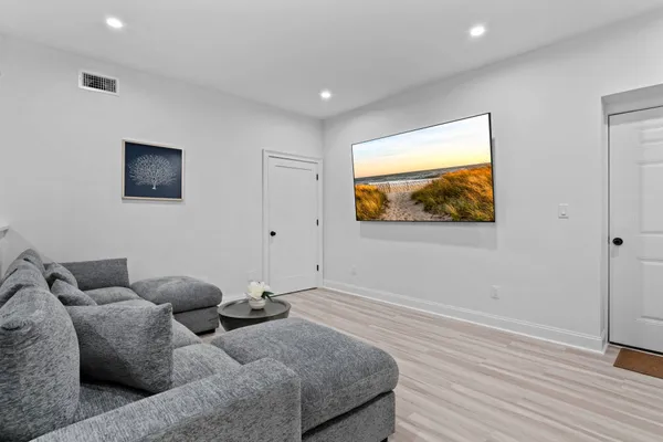 $90,000 | 490 Montauk Highway, Southampton, NY 11968