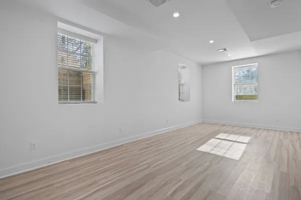 $90,000 | 490 Montauk Highway, Southampton, NY 11968