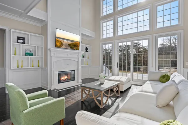 $90,000 | 490 Montauk Highway, Southampton, NY 11968