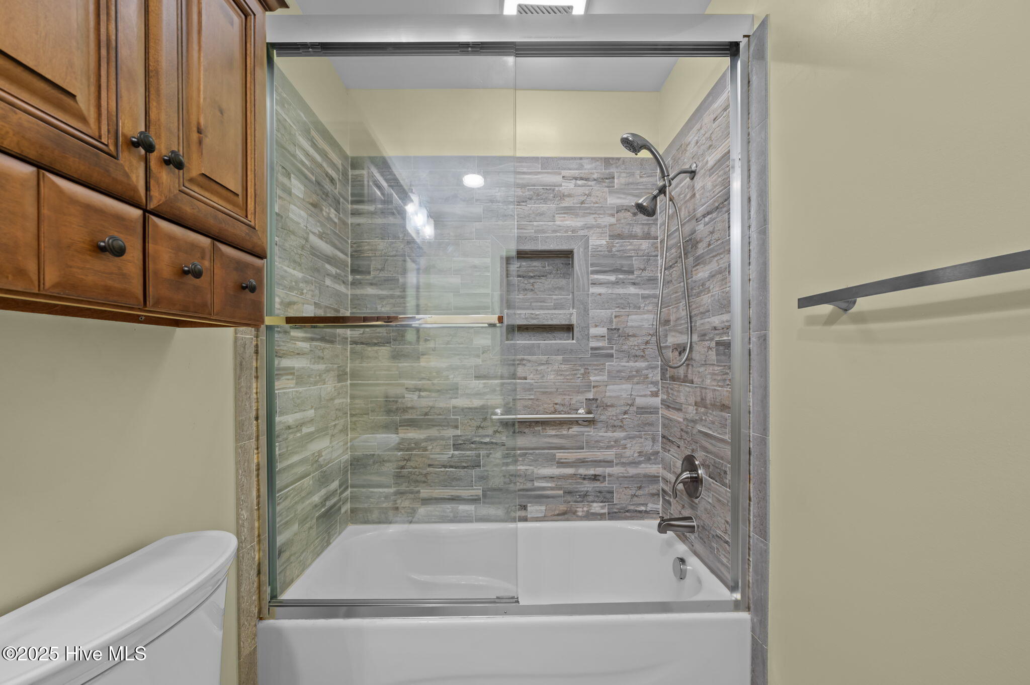 126 Hill Creek Road Chocowinity, NC 27817 - Photo 31 of 52 Guest Bath