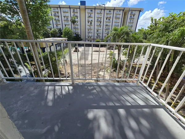 $1,900 | 4550 Northwest 9th Street, Unit 311E, Miami, FL 33126