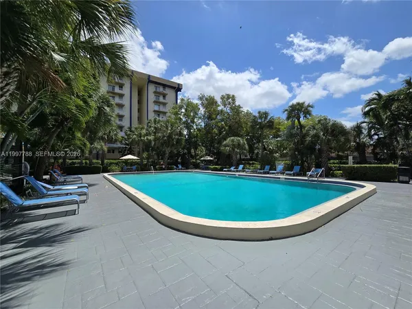 $1,900 | 4550 Northwest 9th Street, Unit 311E, Miami, FL 33126