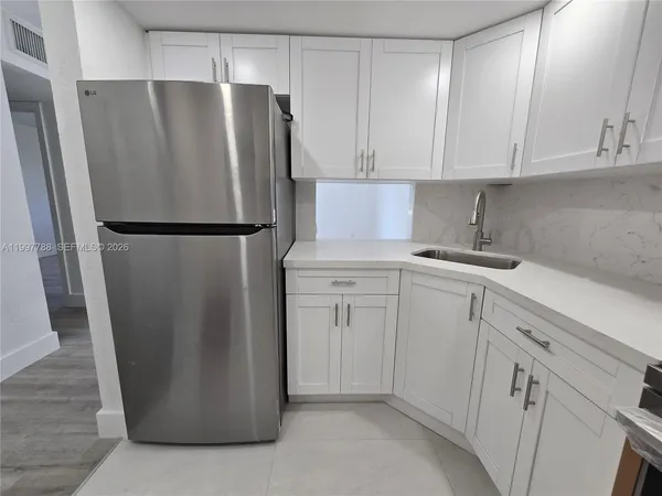 $1,900 | 4550 Northwest 9th Street, Unit 311E, Miami, FL 33126