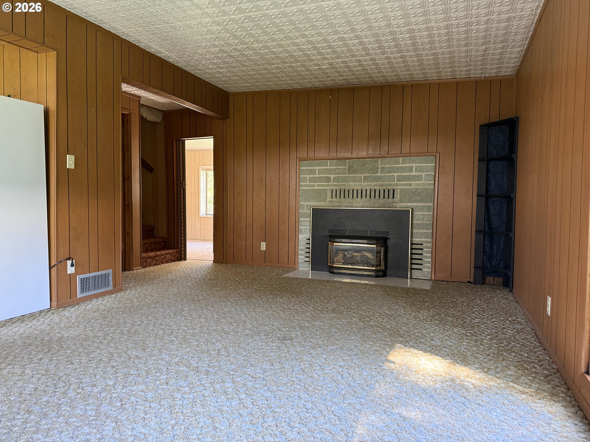 320 Bonanza Street Sumpter, OR 97877 - Photo 11 of 34 Living Room/Entrance