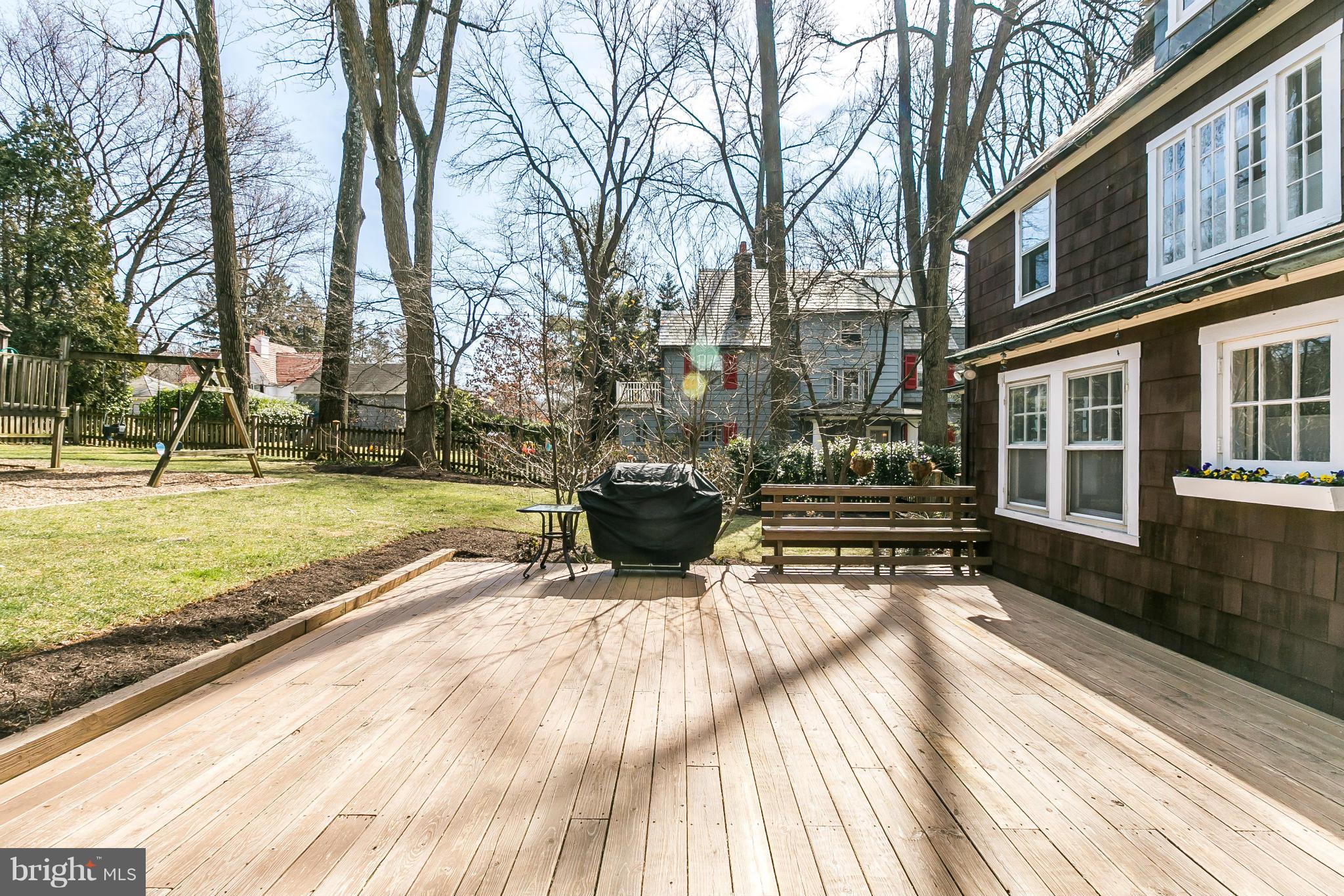5007 Falls Rd Terrace Baltimore, MD 21210 - Photo 29 of 30 a view of a patio with table and chairs and wooden floor