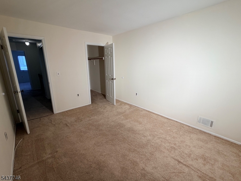 142 Patriots Road Morris Plains, NJ 07950 - Photo 5 of 21
