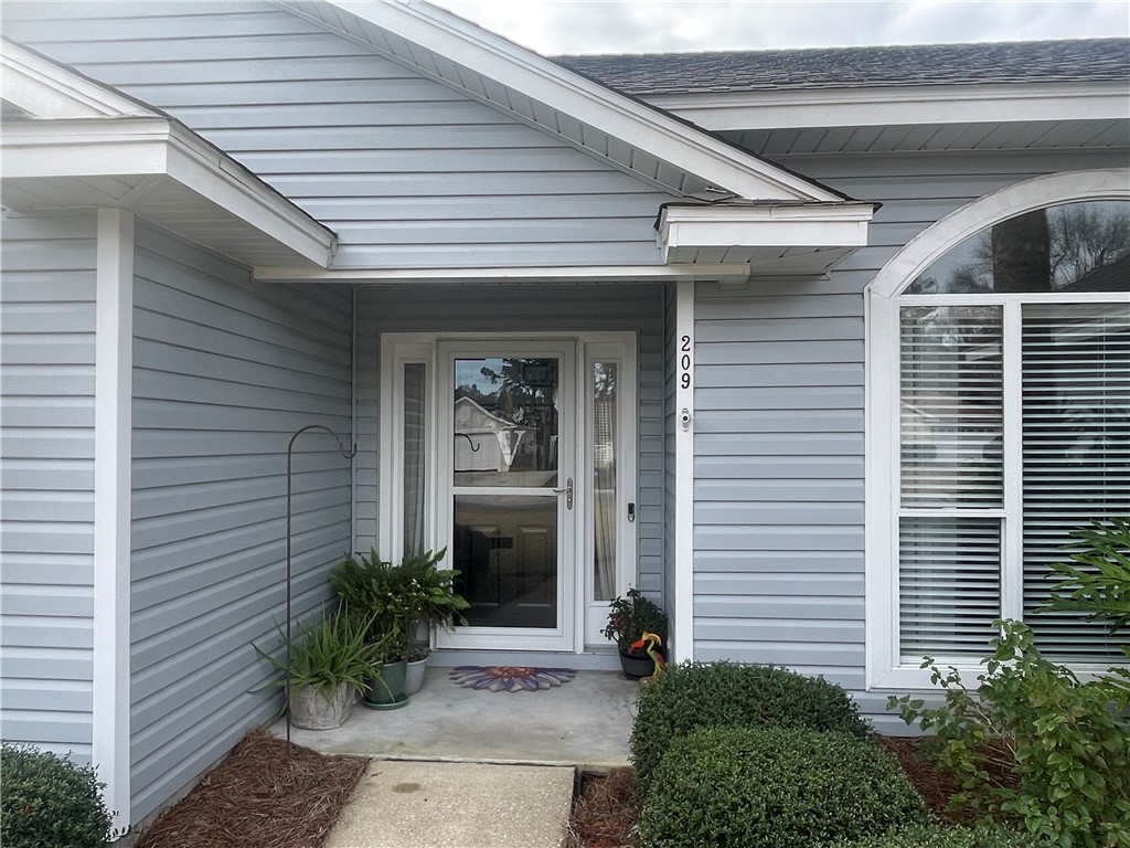 209 Cardinal Road Brunswick, GA 31525 - Photo 2 of 45