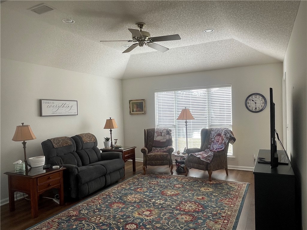 209 Cardinal Road Brunswick, GA 31525 - Photo 4 of 45