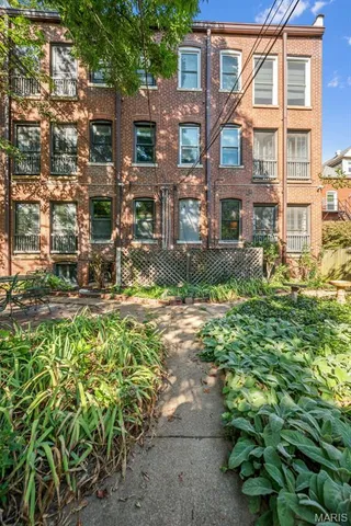 $300,000 | 4530 McPherson Avenue, Unit 1E, St. Louis, MO 63108