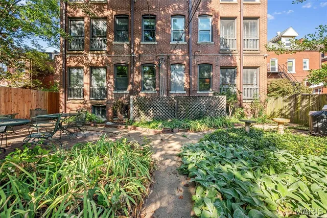 $300,000 | 4530 McPherson Avenue, Unit 1E, St. Louis, MO 63108