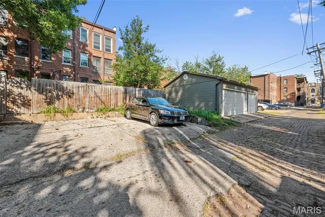 $300,000 | 4530 McPherson Avenue, Unit 1E, St. Louis, MO 63108