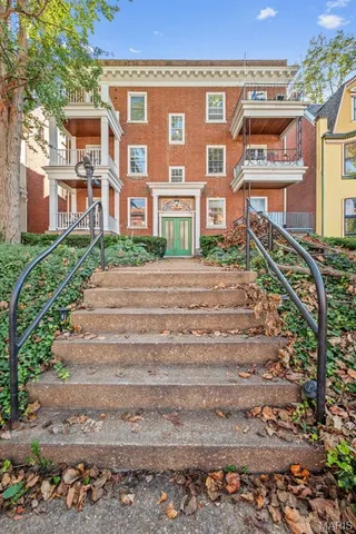 $300,000 | 4530 McPherson Avenue, Unit 1E, St. Louis, MO 63108