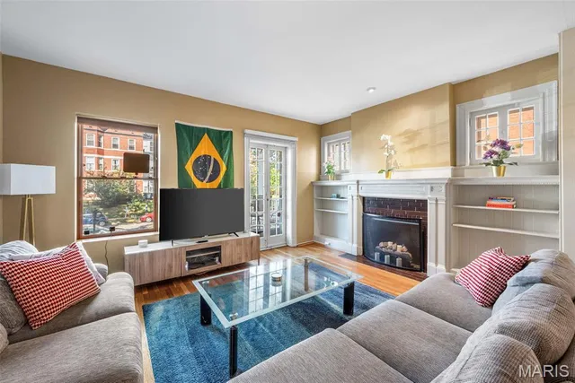 $300,000 | 4530 McPherson Avenue, Unit 1E, St. Louis, MO 63108