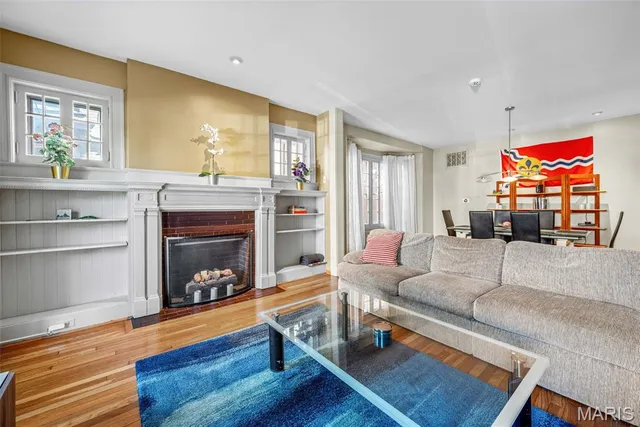 $300,000 | 4530 McPherson Avenue, Unit 1E, St. Louis, MO 63108