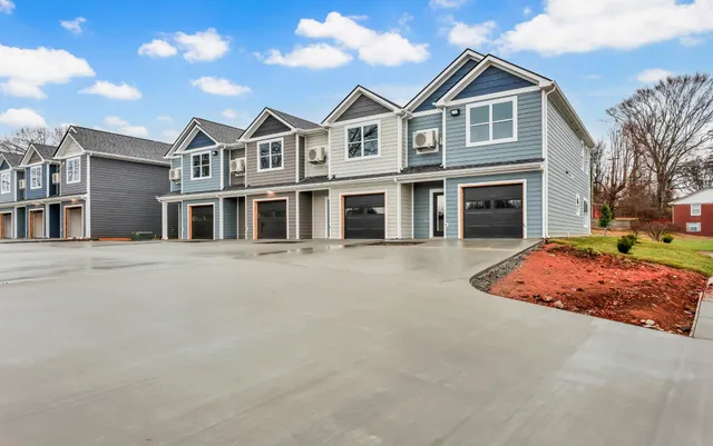 $274,900 | 180 Clay Ridge Drive, Unit A1, Clarksville, TN 37040