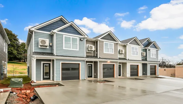 $274,900 | 180 Clay Ridge Drive, Unit A1, Clarksville, TN 37040