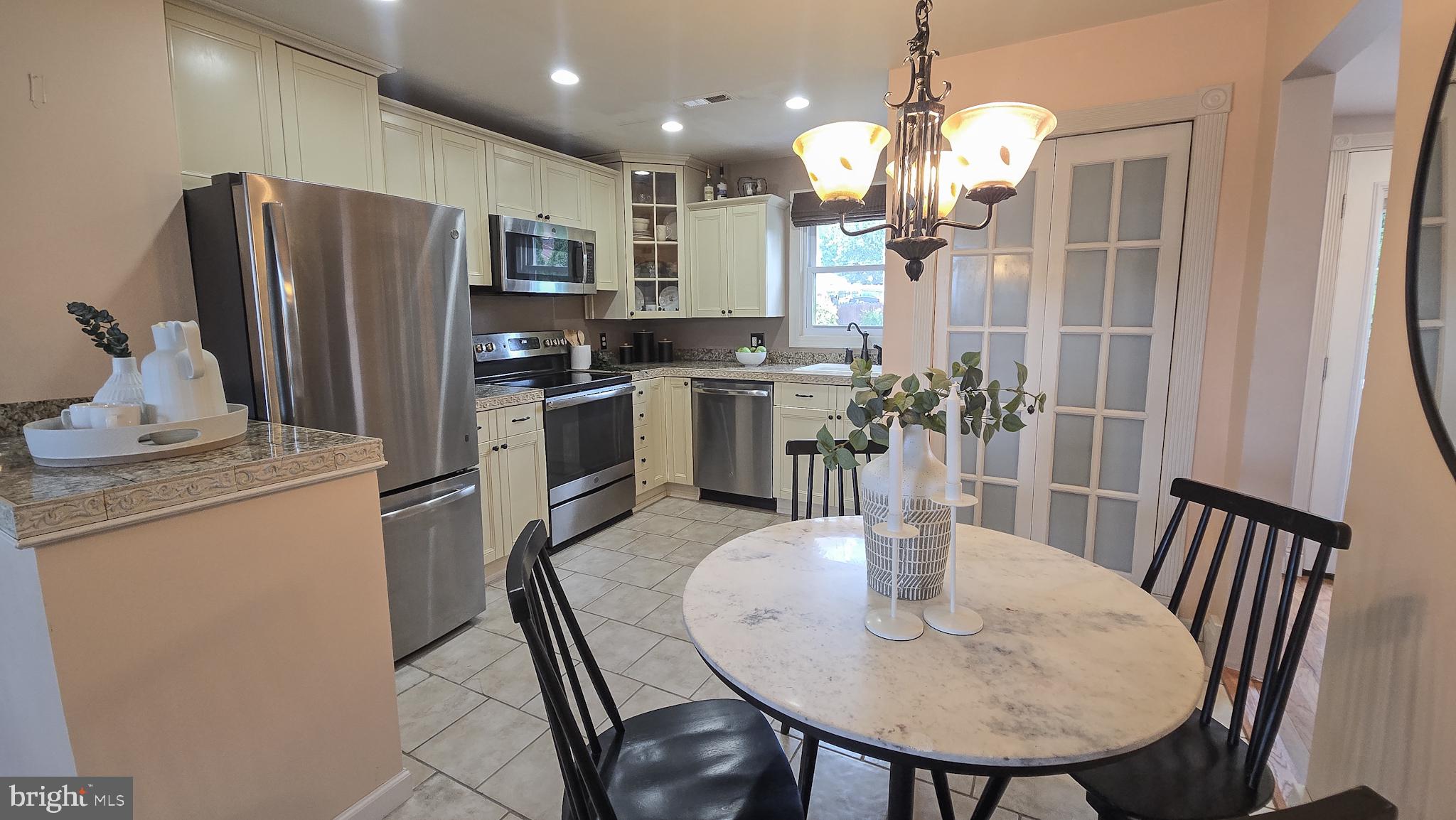1704 Earhart Road Baltimore, MD 21221 - Photo 9 of 27