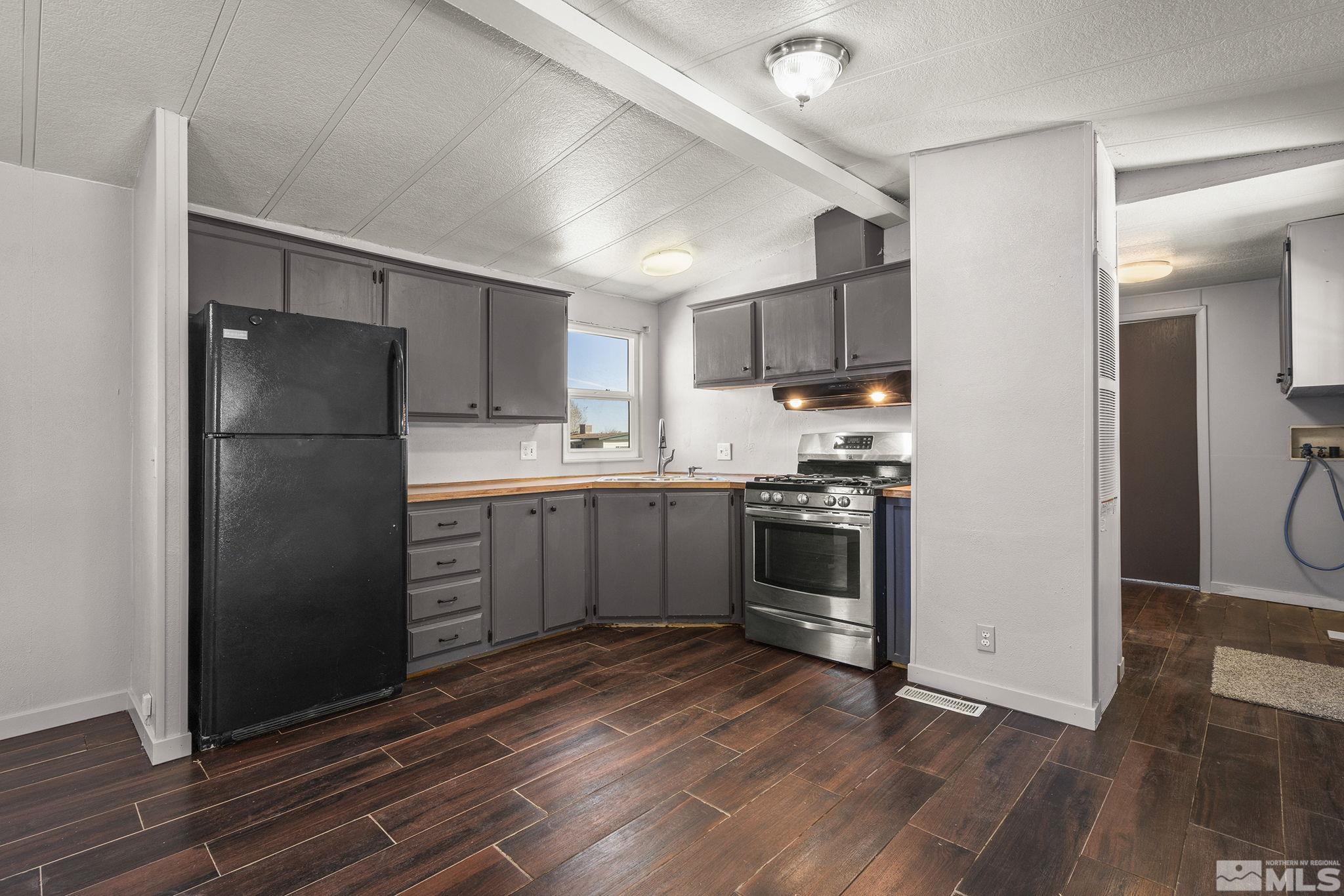 829 Silver Way Fernley, NV 89408 - Photo 10 of 21 Photo 10