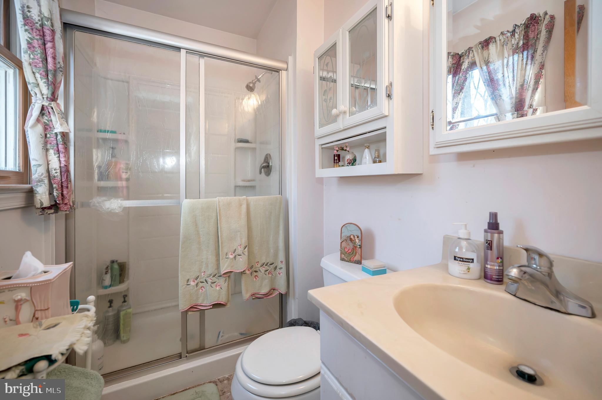 18 Winslow Road Fredericksburg, VA 22406 - Photo 31 of 49 a bathroom with a sink toilet and shower