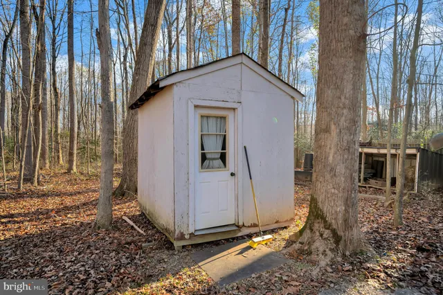 a view of a back yard of the house