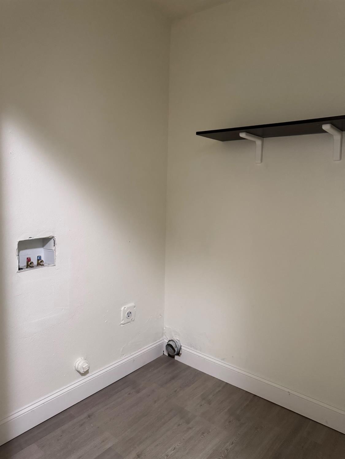 17269 Mark Road Madera, CA 93636 - Photo 15 of 23 a view of an empty room