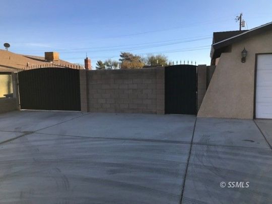 214 South Broadway Street Ridgecrest, CA 93555 - Photo 2 of 20