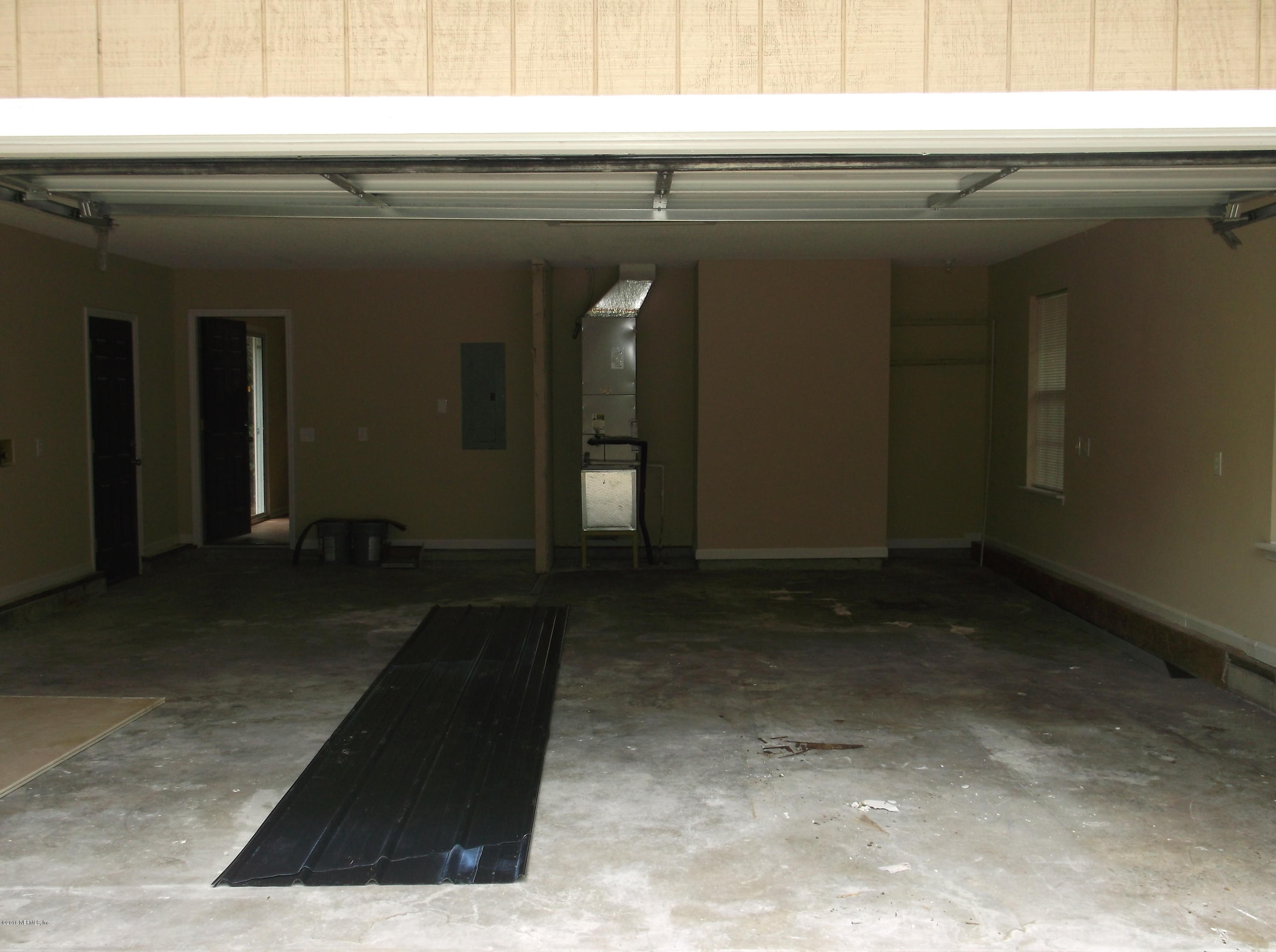 5352 Muscovy Road Middleburg, FL 32068 - Photo 4 of 10 Garage