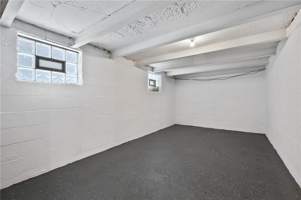 2923 Fernwald Road Pittsburgh, PA 15217 - Photo 28 of 36 a view of an empty room