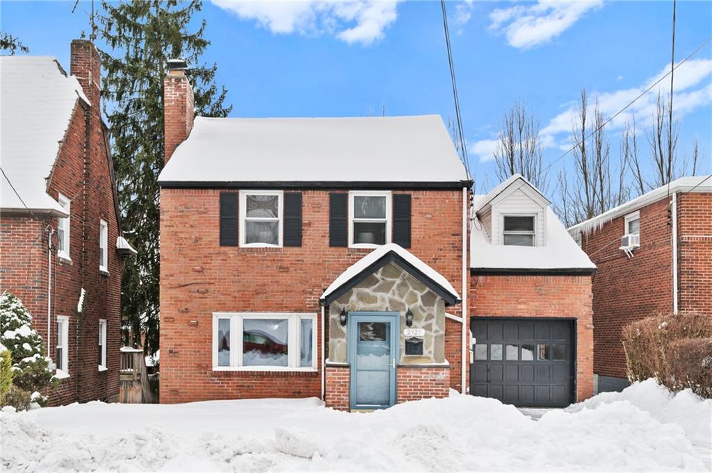 2923 Fernwald Road Pittsburgh, PA 15217 - Photo 33 of 36 a front view of a house with a yard