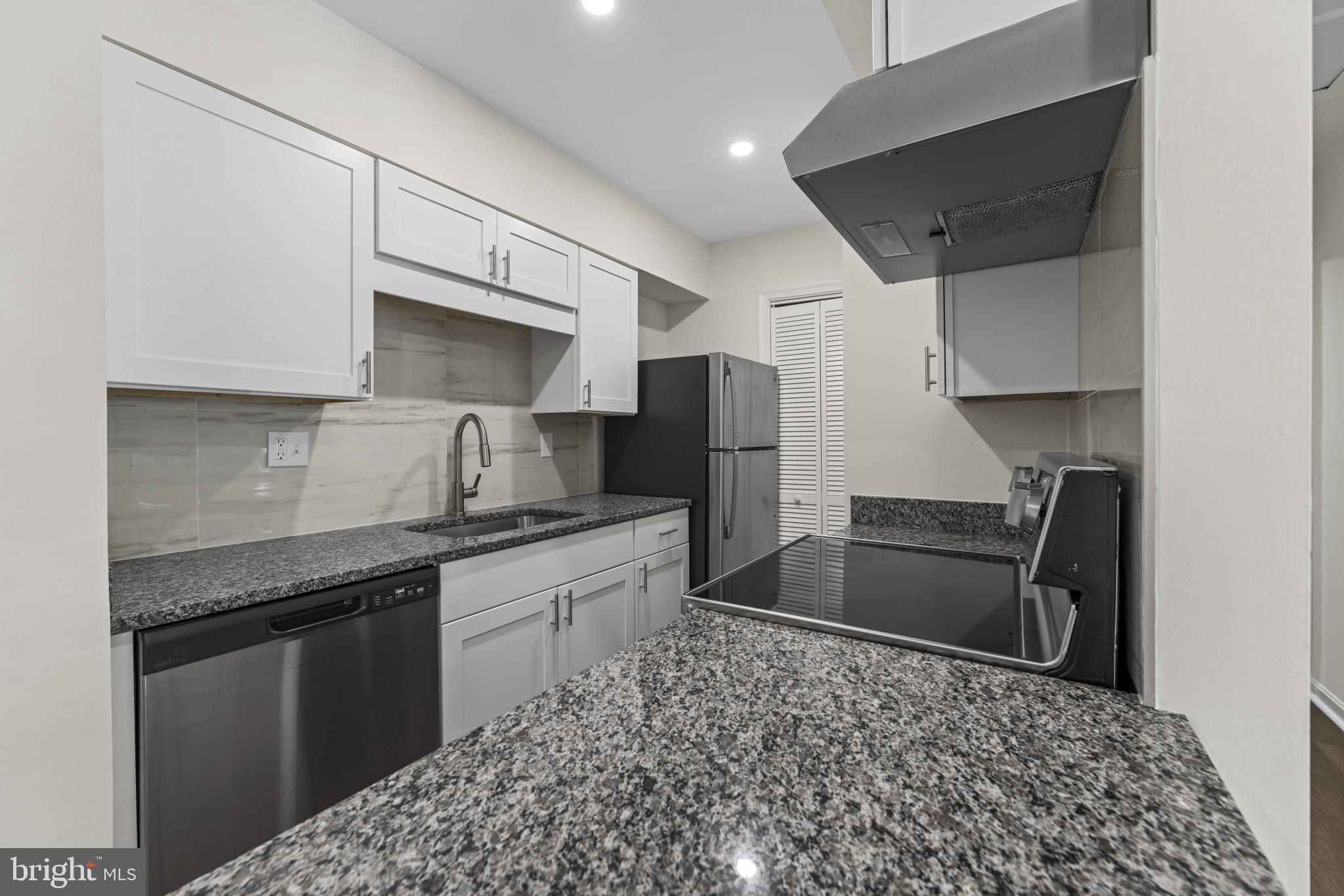 5898 Surrey Hill Place, Unit 684 Springfield, VA 22152 - Photo 11 of 24 Kitchen
