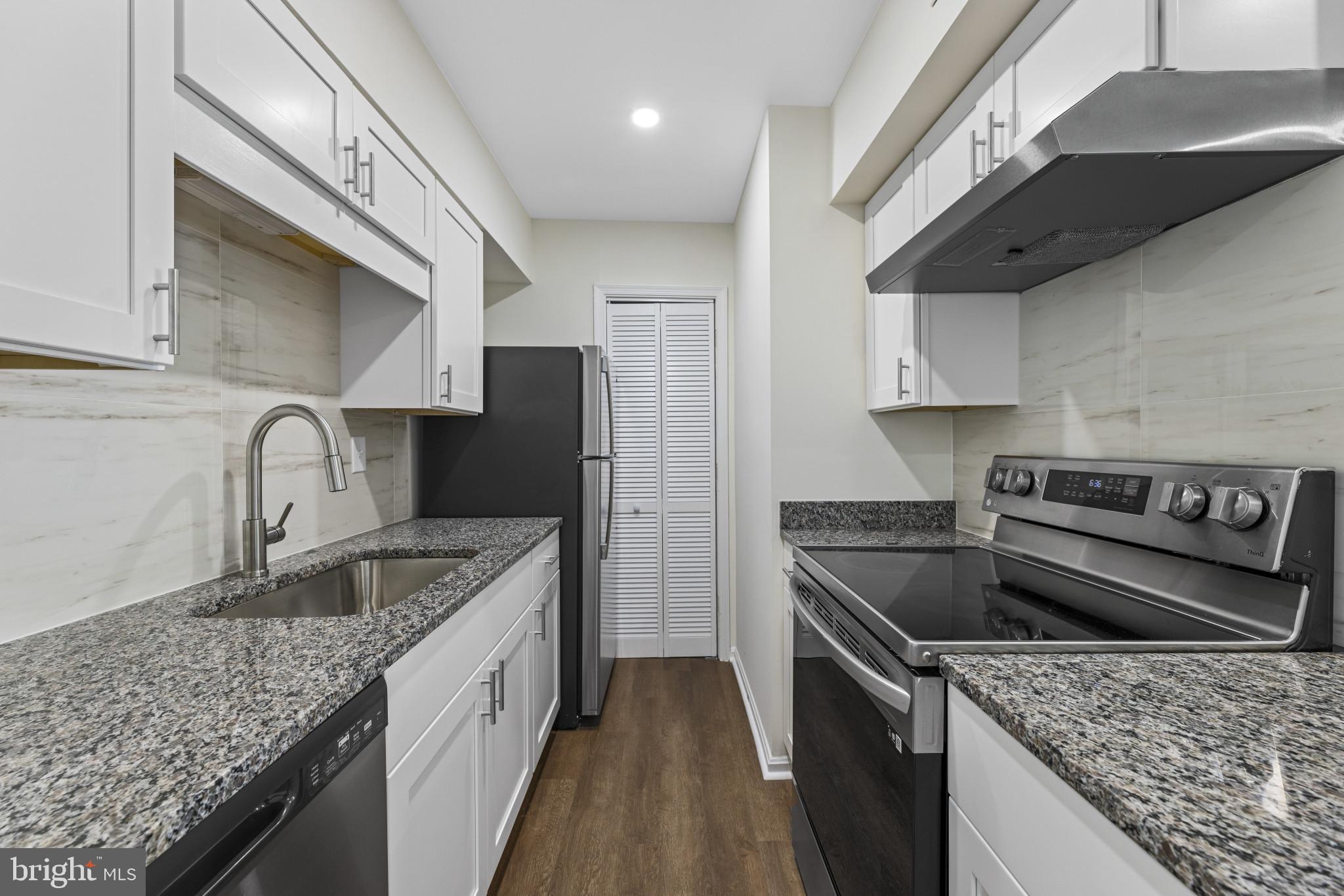 5898 Surrey Hill Place, Unit 684 Springfield, VA 22152 - Photo 12 of 24 Kitchen