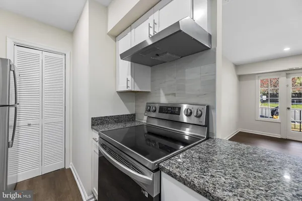 $265,000 | 5898 Surrey Hill Place, Unit 684, Springfield, VA 22152