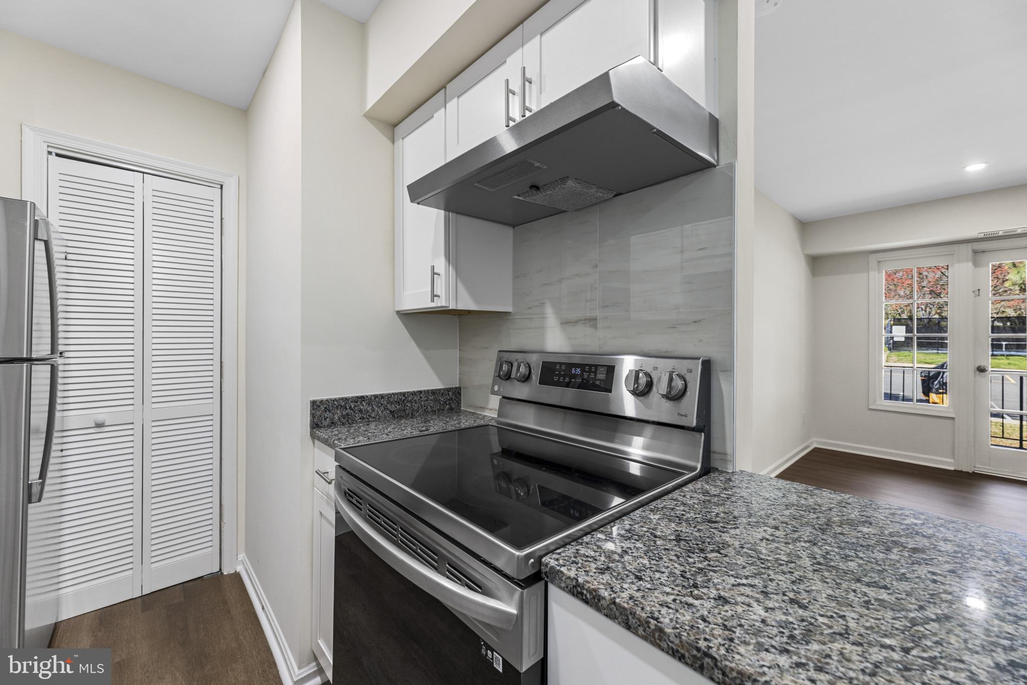 5898 Surrey Hill Place, Unit 684 Springfield, VA 22152 - Photo 13 of 24 Kitchen