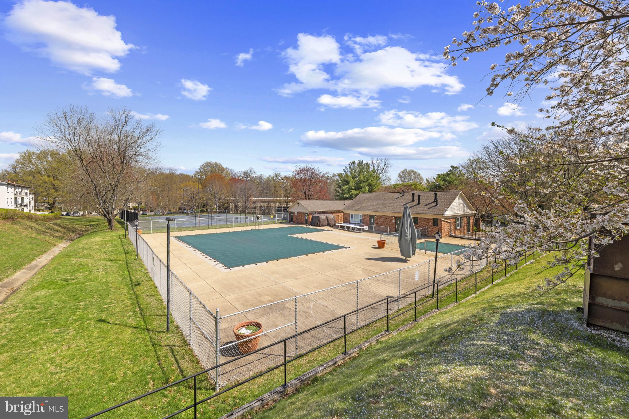 5898 Surrey Hill Place, Unit 684 Springfield, VA 22152 - Photo 20 of 24 Pool view