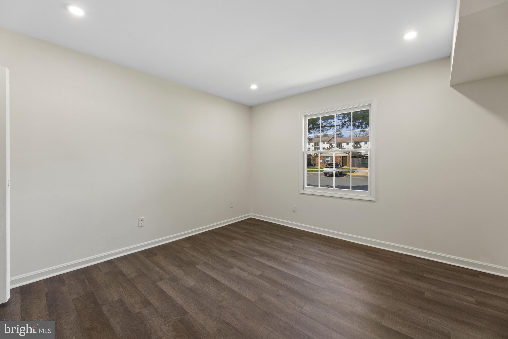 5898 Surrey Hill Place, Unit 684 Springfield, VA 22152 - Photo 4 of 24 Máster Bedroom