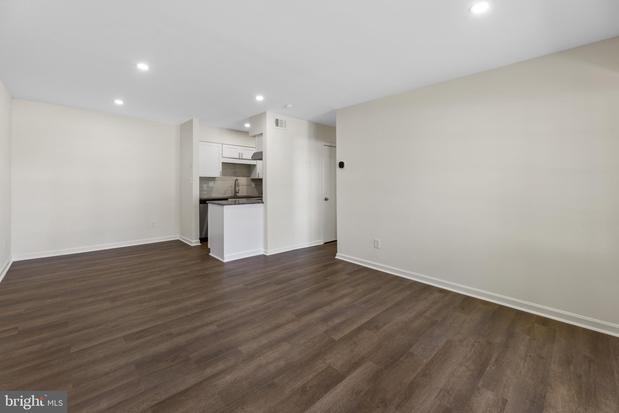 5898 Surrey Hill Place, Unit 684 Springfield, VA 22152 - Photo 6 of 24 Living room