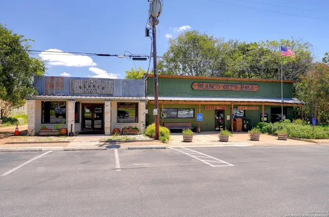 $485,000 | 101 North John Bird, Blanco, TX 78606