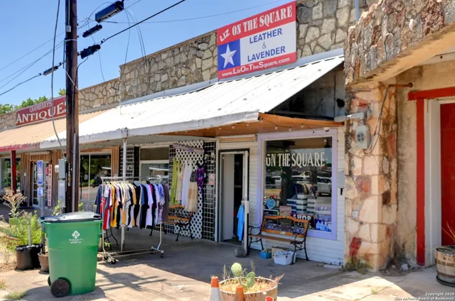 $474,900 | 101 North John Bird, Blanco, TX 78606