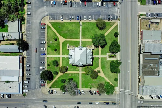 $474,900 | 101 North John Bird, Blanco, TX 78606