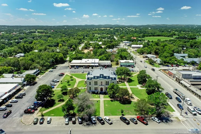 $474,900 | 101 North John Bird, Blanco, TX 78606