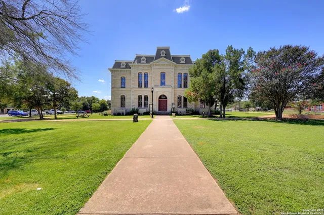 $474,900 | 101 North John Bird, Blanco, TX 78606