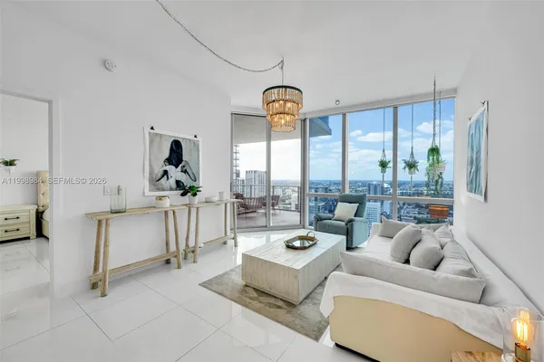 $8,500 | 851 Northeast 1st Avenue, Unit 3708, Miami, FL 33132