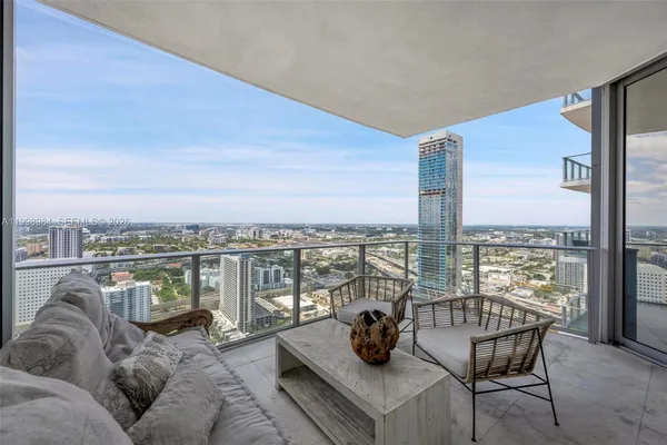 $8,500 | 851 Northeast 1st Avenue, Unit 3708, Miami, FL 33132