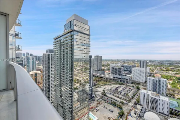 $8,500 | 851 Northeast 1st Avenue, Unit 3708, Miami, FL 33132