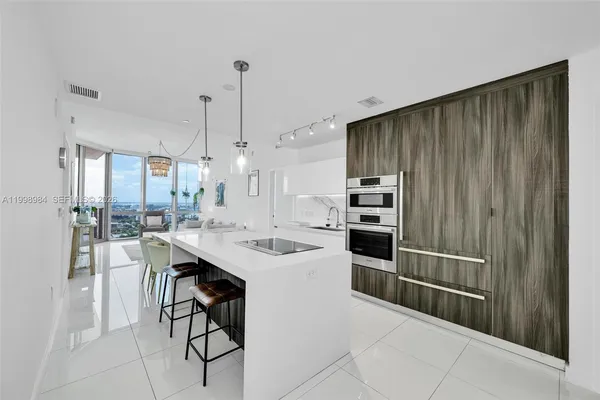 $8,500 | 851 Northeast 1st Avenue, Unit 3708, Miami, FL 33132