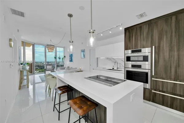 $8,500 | 851 Northeast 1st Avenue, Unit 3708, Miami, FL 33132