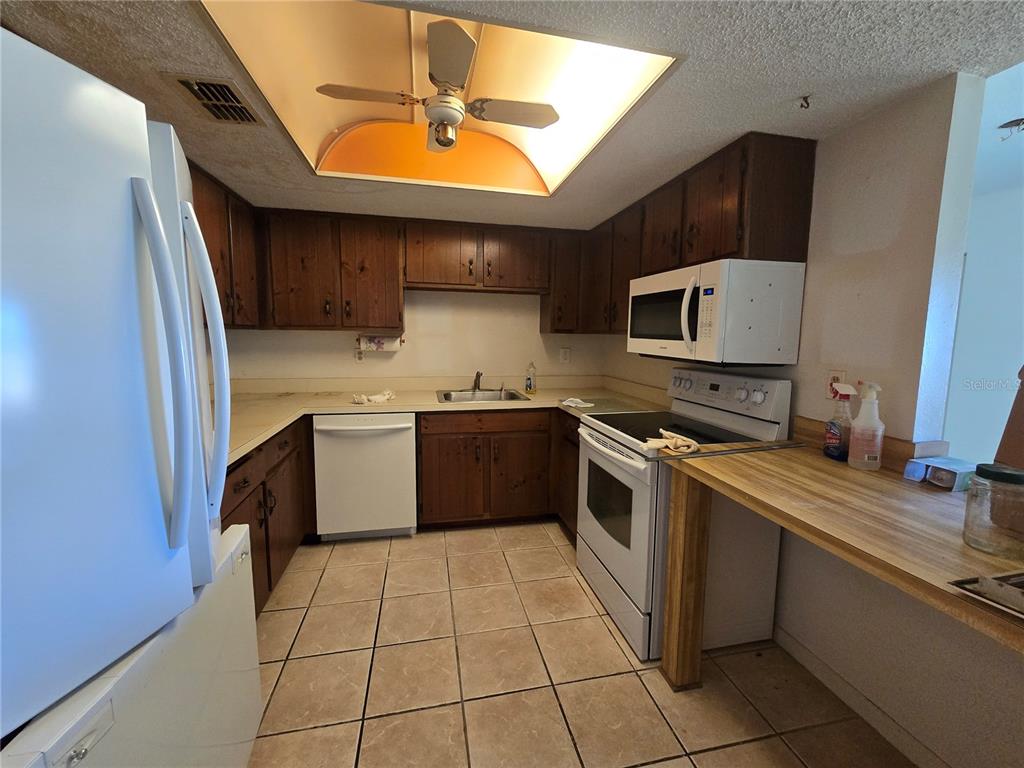 512 Fairways Circle, Unit A Ocala, FL 34472 - Photo 3 of 30