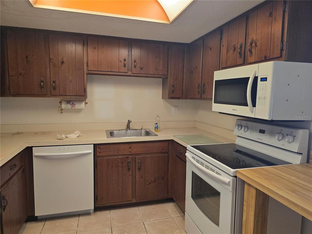 512 Fairways Circle, Unit A Ocala, FL 34472 - Photo 5 of 30