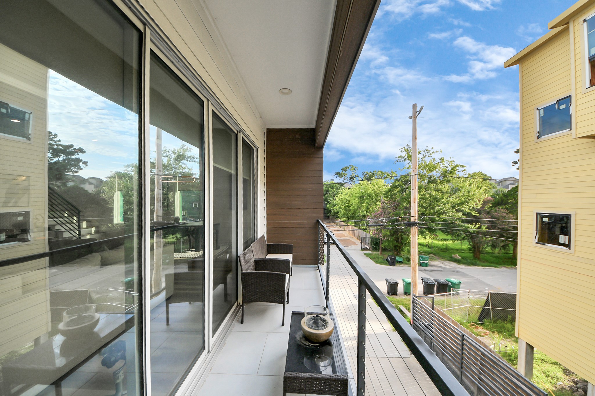1044 West 17th Street Houston, TX 77008 - Photo 28 of 48 a balcony with wooden floor